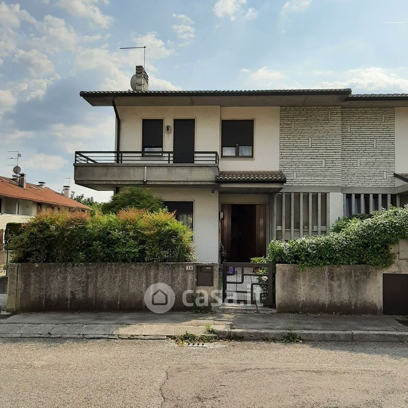 Casa Bi/Trifamiliare in Vendita in a Lugo di Vicenza