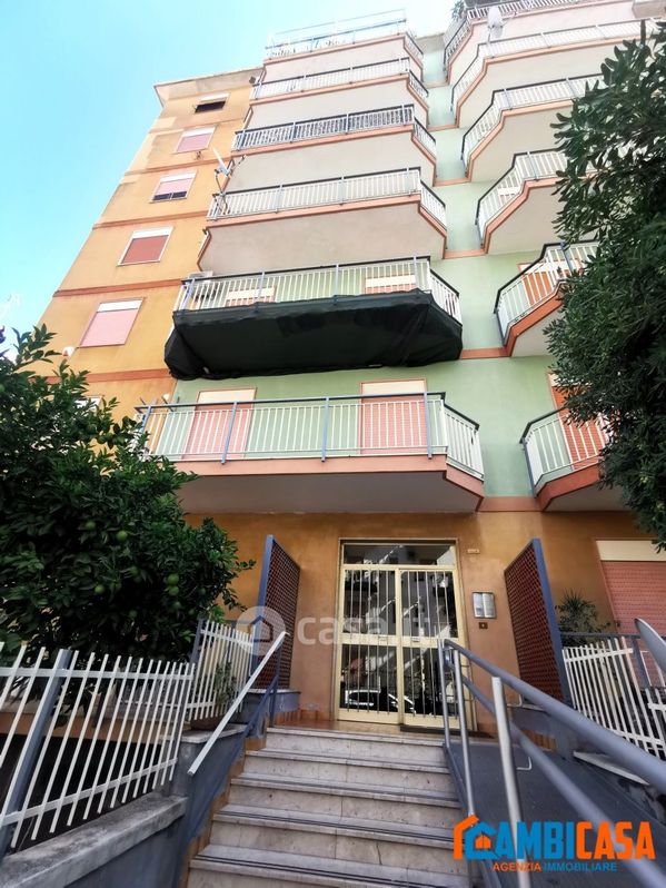 Appartamento in Vendita in Via Re Enzo a Palermo