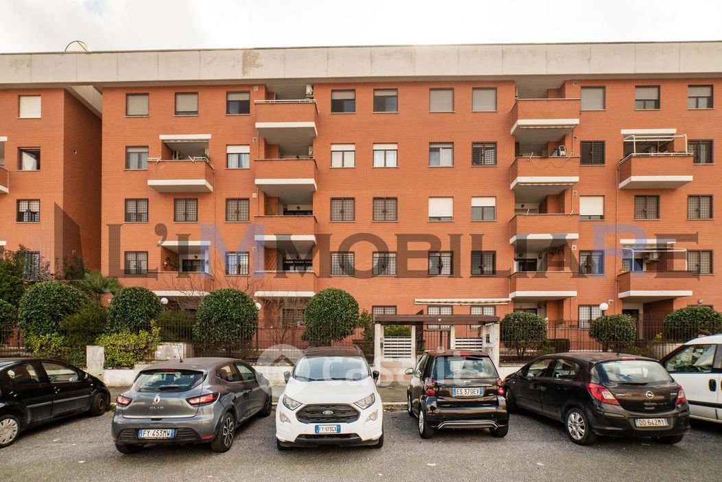Appartamento in Vendita in Via del Podere Fiume a Roma