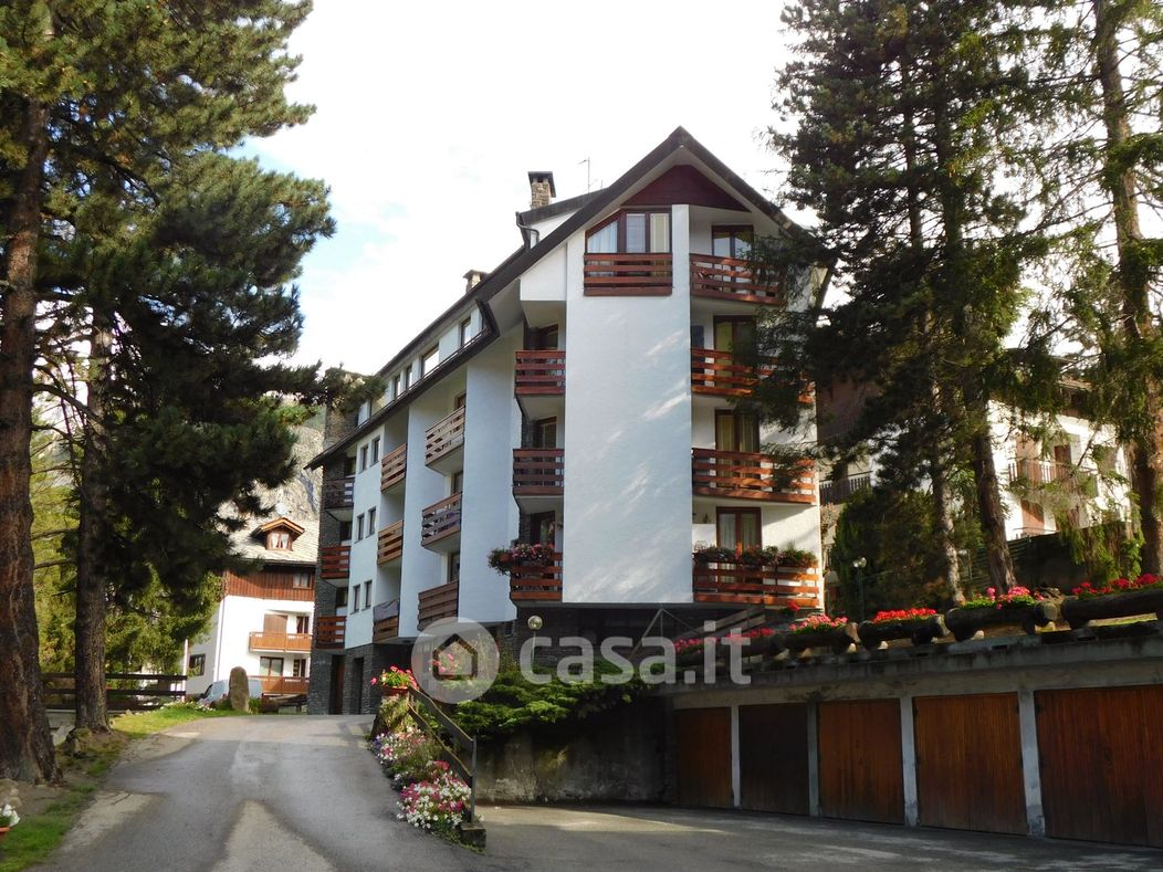 Appartamento in Affitto in Rue Les Golettes 15 a Courmayeur