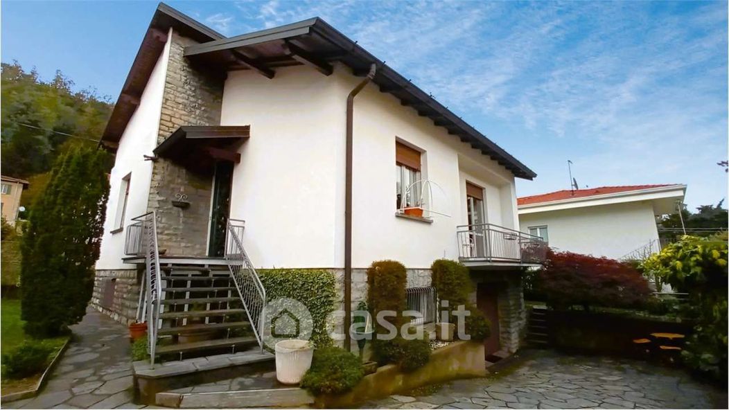 Villa in Vendita in Via Monte Caprino 7 a Como