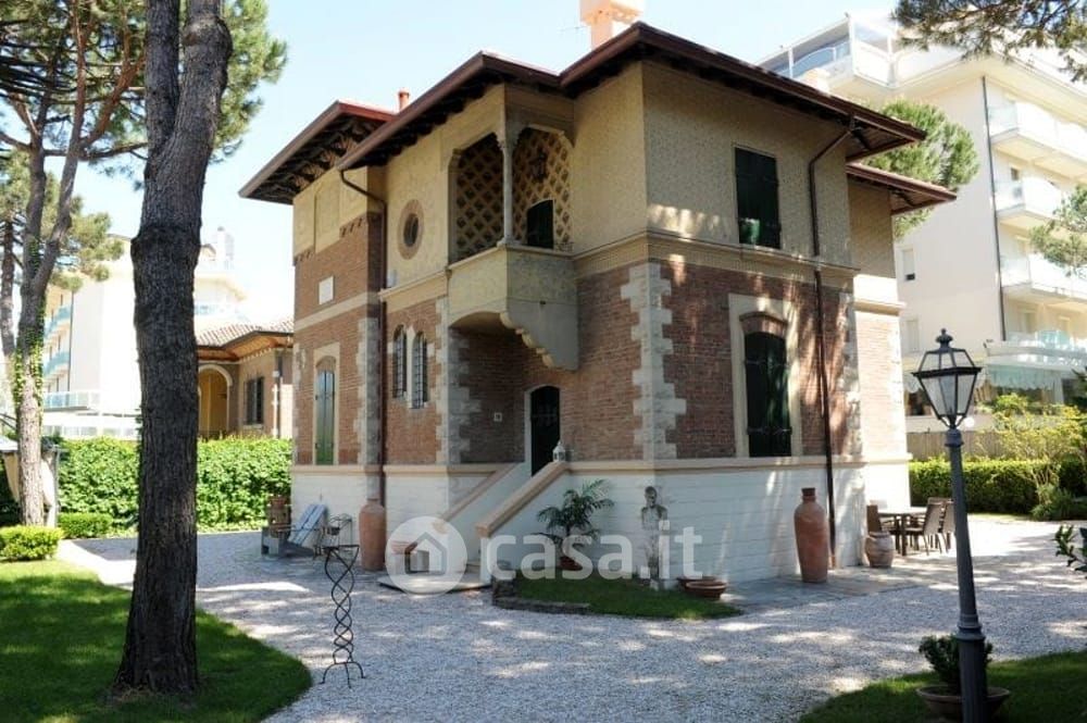 Villa in Vendita in Via Giovan Battista Gandino a Bologna