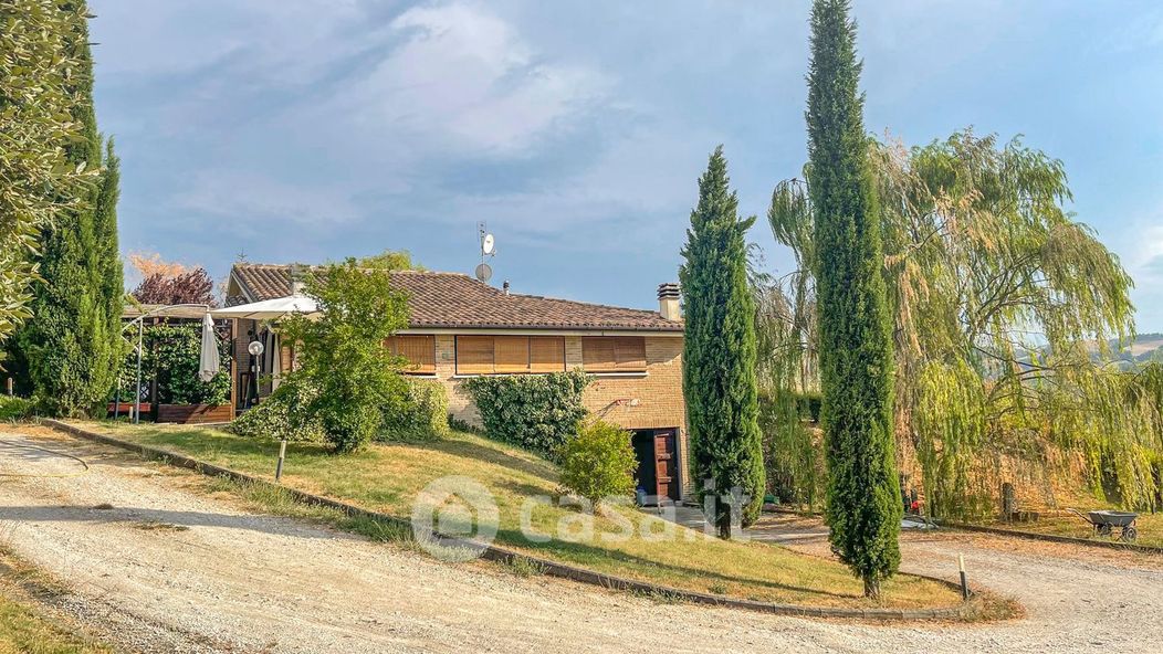 Villa in Vendita in Via Urbinate a Urbino