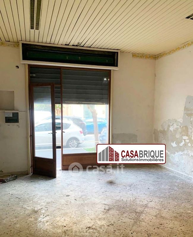 Negozio/Locale commerciale in Affitto in Corso Filangeri a Santa Flavia
