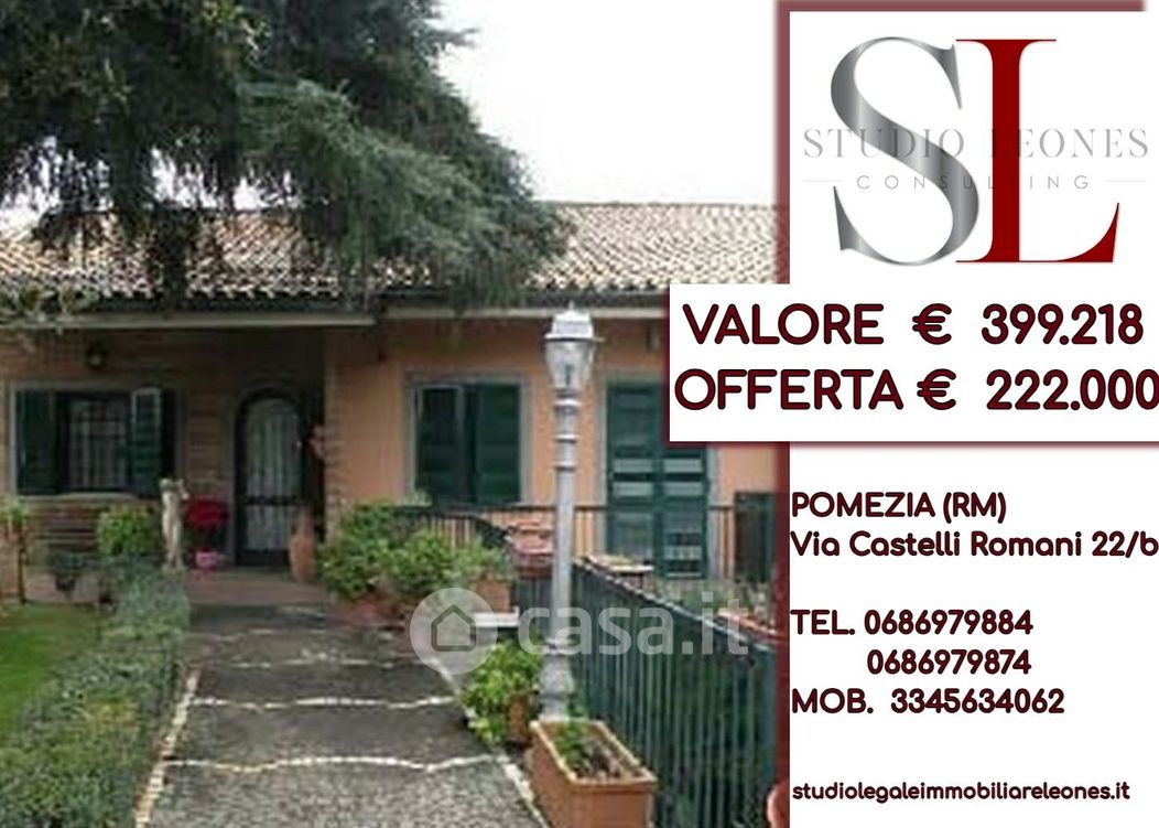 Villa in Vendita in Via Monasterace 43 a Roma