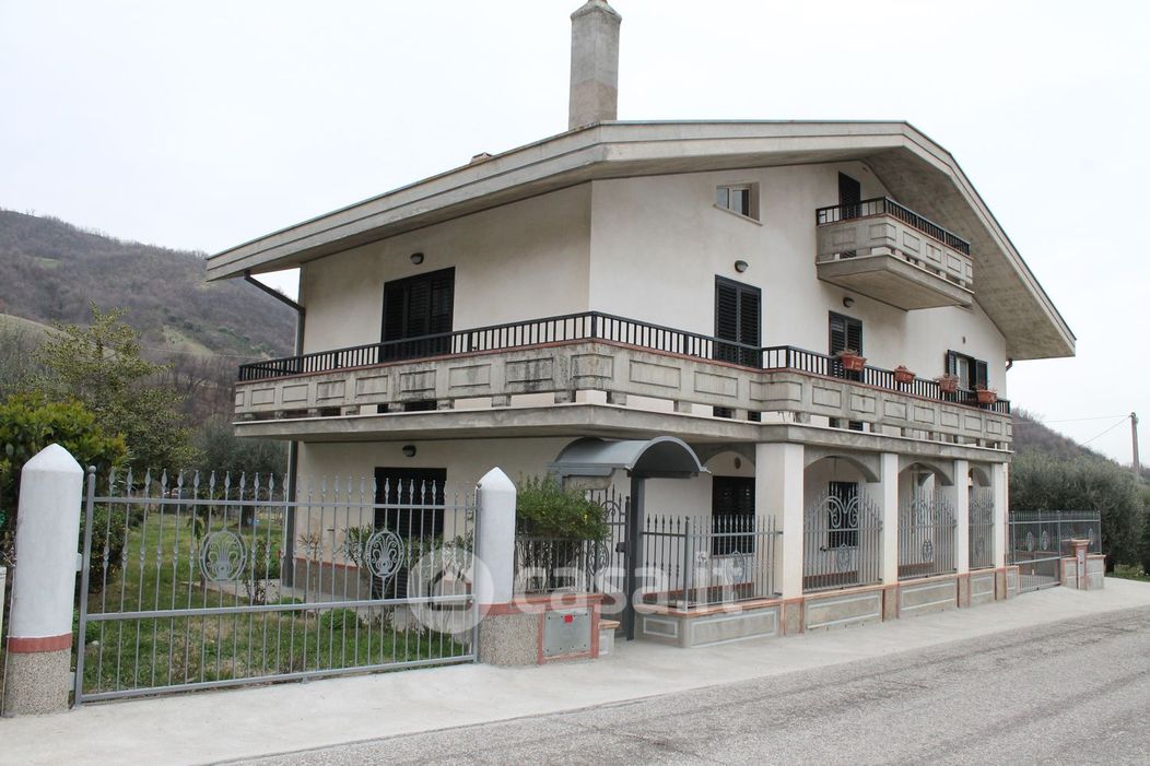 Casa indipendente in Vendita in sp 47 a Teramo