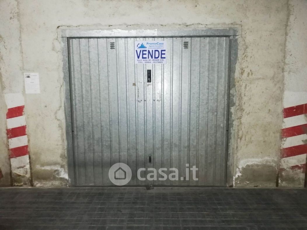 Garage/Posto auto in Vendita in Via Alessandro Volta 72 a Rende