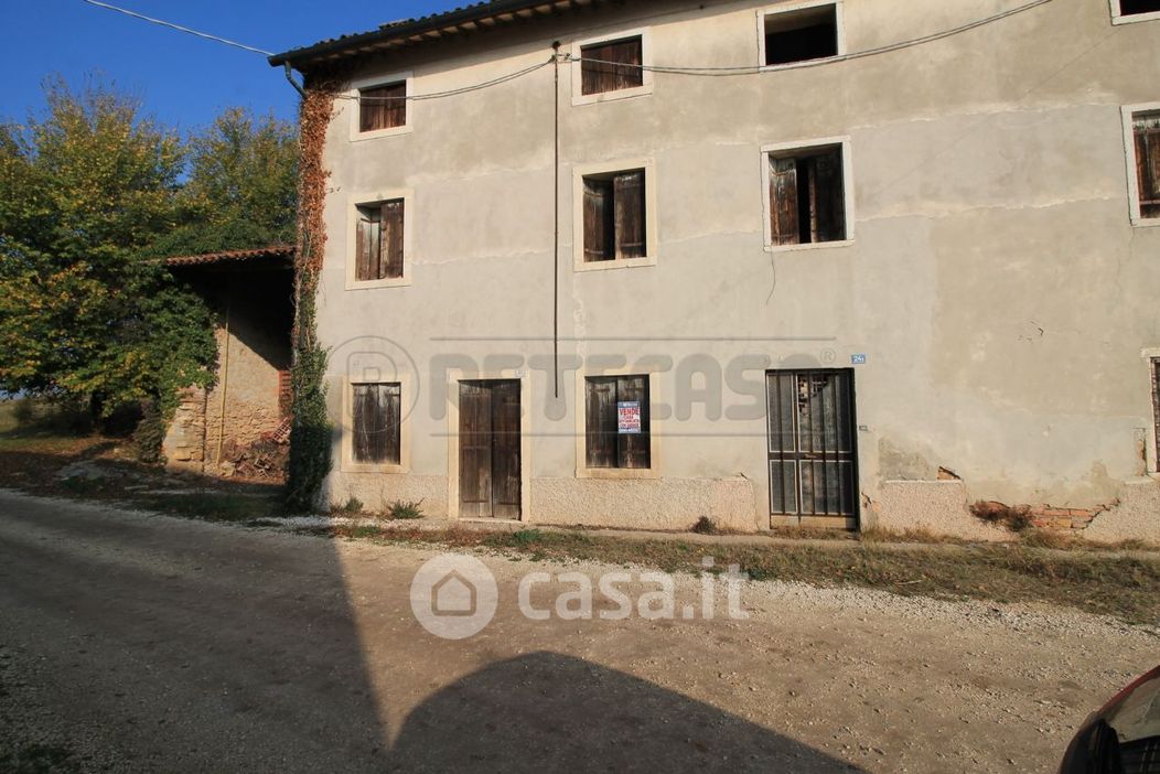 Rustico/Casale in Vendita in Contrada Agugliana a Montebello Vicentino