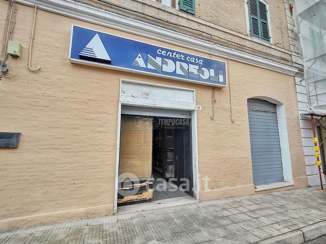 Negozio/Locale commerciale in Vendita in Via Macerata a Ancona