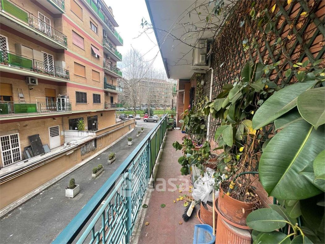 Appartamento in Vendita in Via Franco Sacchetti a Roma