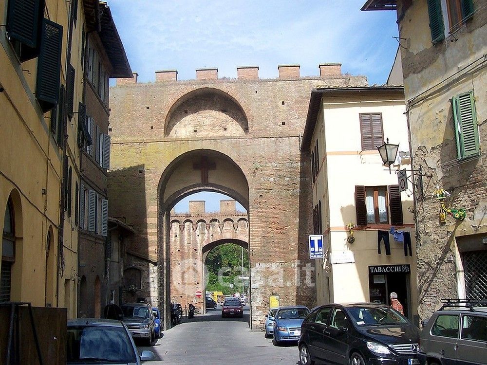 Appartamento in Vendita in Piazza d Ovile a Siena