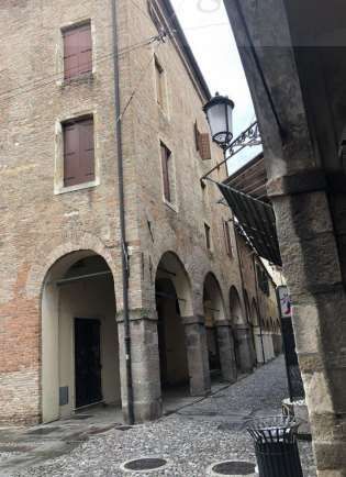 Negozio/Locale commerciale in Vendita in Via Santa Lucia a Padova