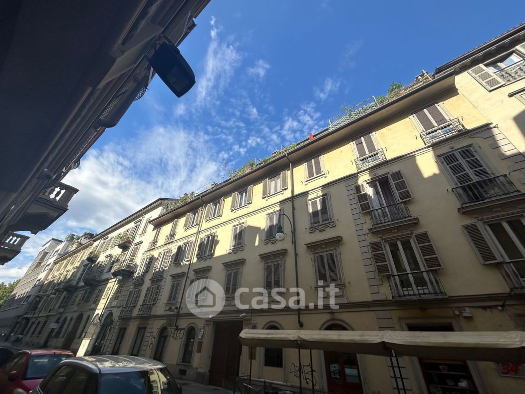 Appartamento in Vendita in Via della Rocca 34 a Torino