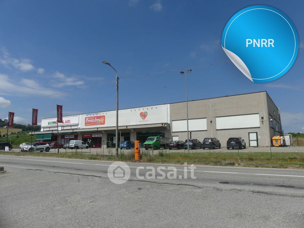 Negozio/Locale commerciale in Affitto in Strada Provinciale 457 36 /A a Moncalvo