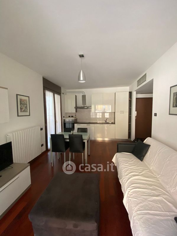 Appartamento in Affitto in Via Prati 10 a Milano