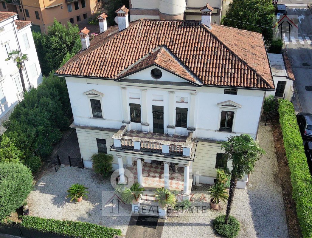 Villa in Vendita in Viale Risorgimento Nazionale 40 a Vicenza