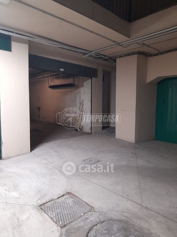 Garage/Posto auto in Vendita in Via Crescenzago a Milano