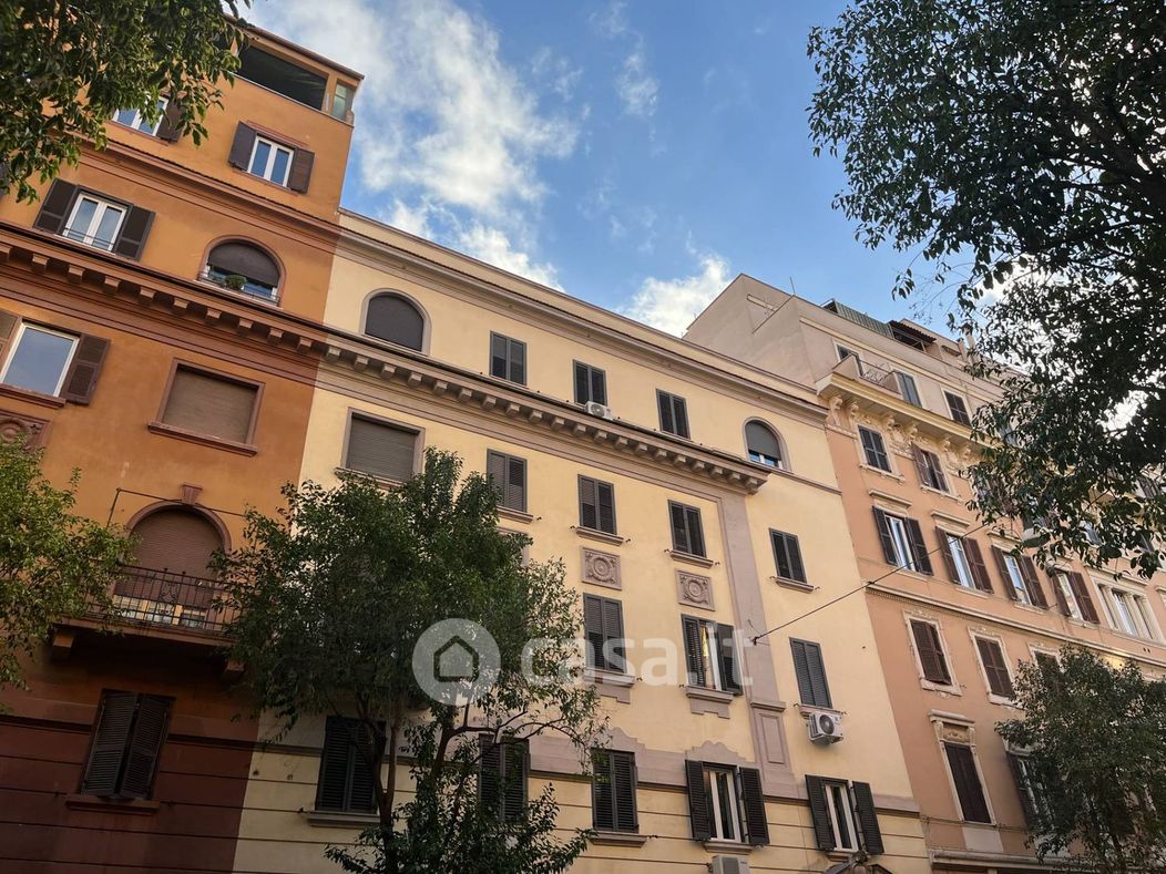 Appartamento in Vendita in Via Francesco Caracciolo a Roma