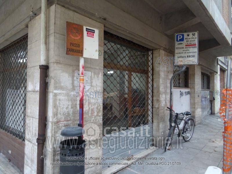 Negozio/Locale commerciale in Vendita in Via del Crocifisso 18 a Ancona