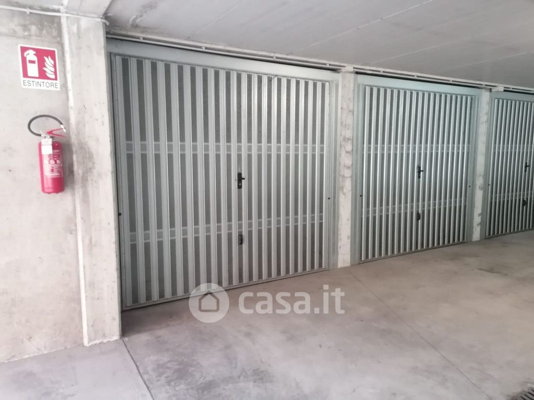 Garage/Posto auto in Affitto in Viale Cesare Battisti a Rovato