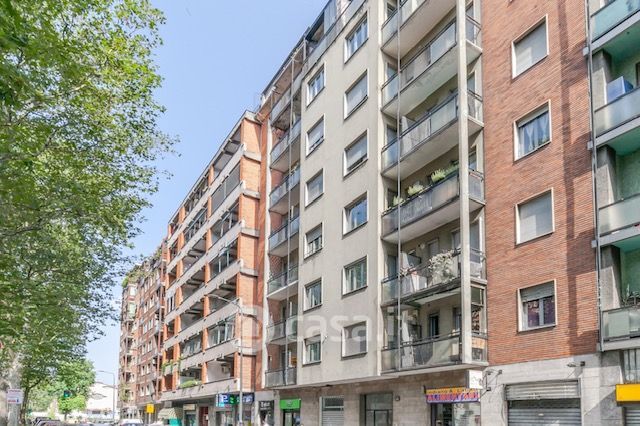 Appartamento in Vendita in Via Lorenteggio 141 a Milano