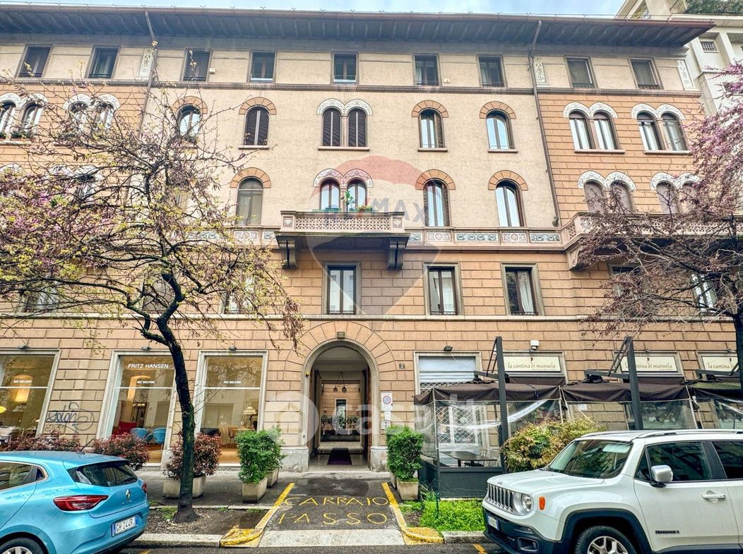 Appartamento in Vendita in Via Carlo Poerio 3 a Milano