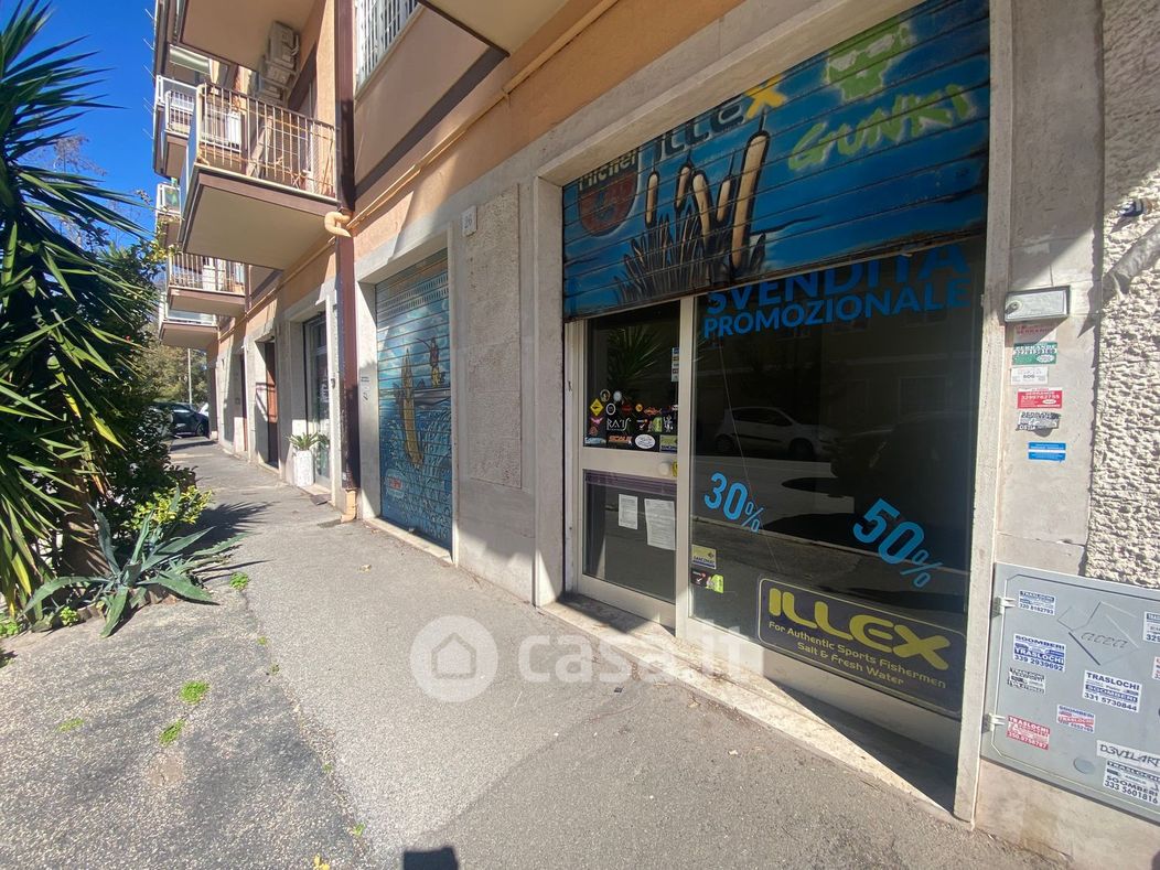 Negozio/Locale commerciale in Affitto in Via Sartena 24 a Roma