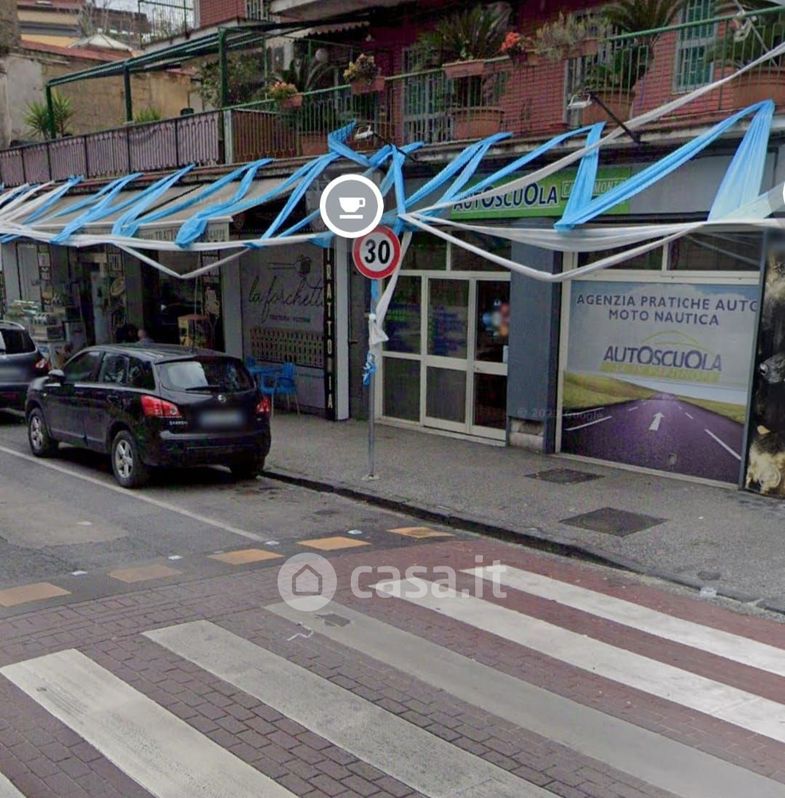 Negozio/Locale commerciale in Affitto in Via Miano 37 a Napoli