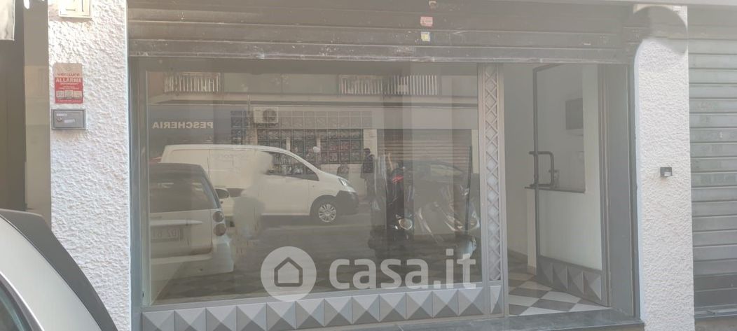 Negozio/Locale commerciale in Vendita in Via Alessandro Malladra a Roma