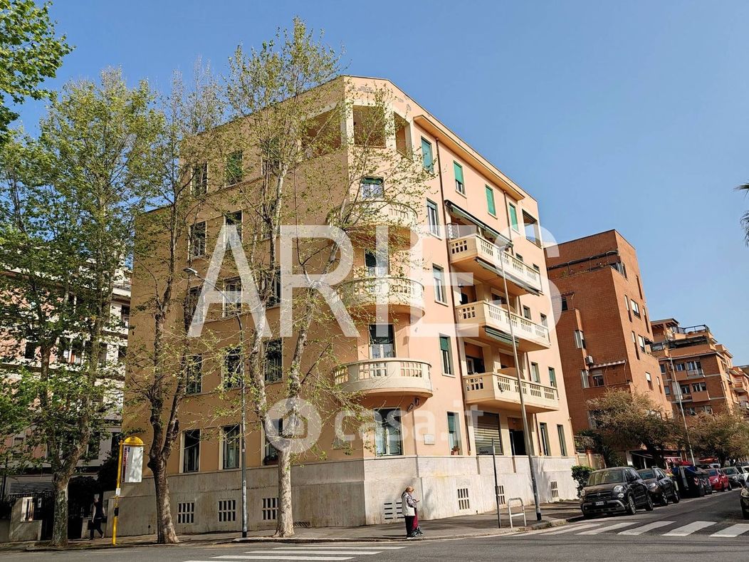 Appartamento in Vendita in Via Algajola a Roma