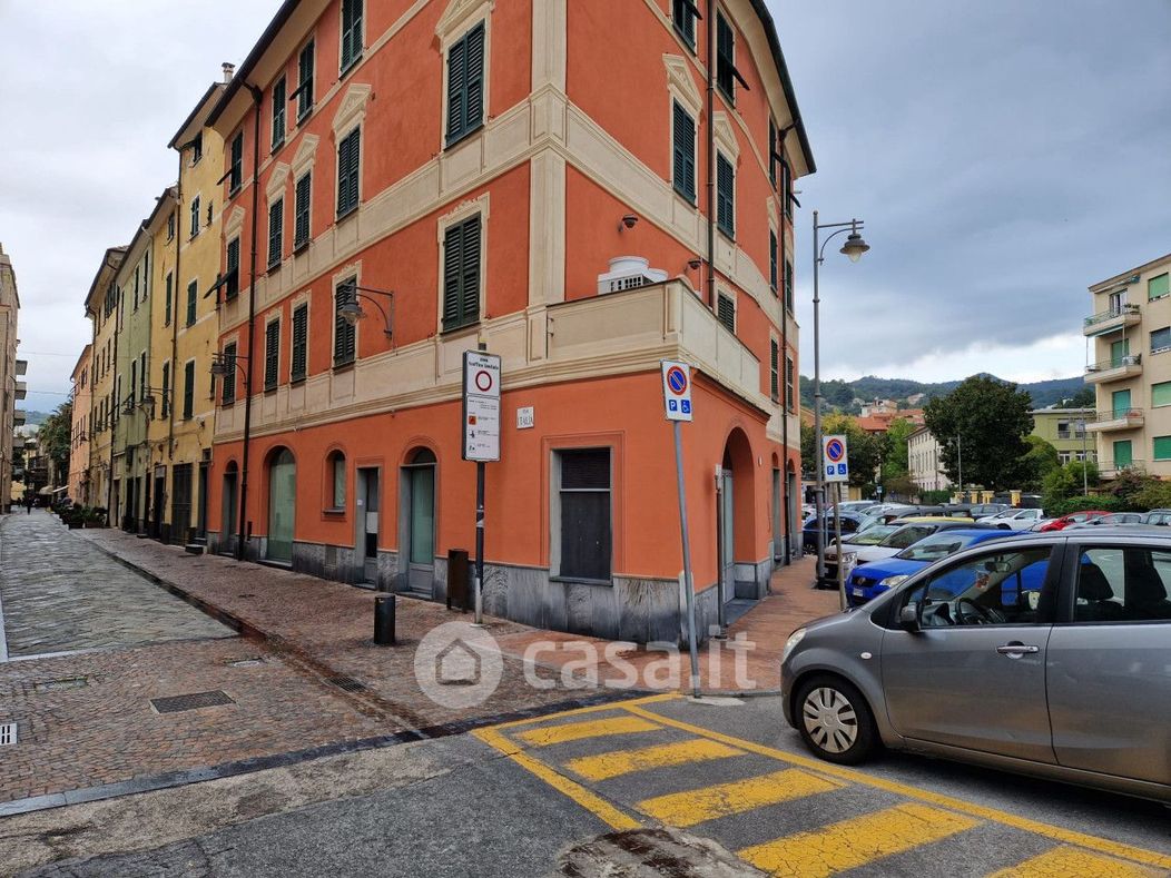 Negozio/Locale commerciale in Affitto in Piazza Vittorio Veneto a Albissola Marina
