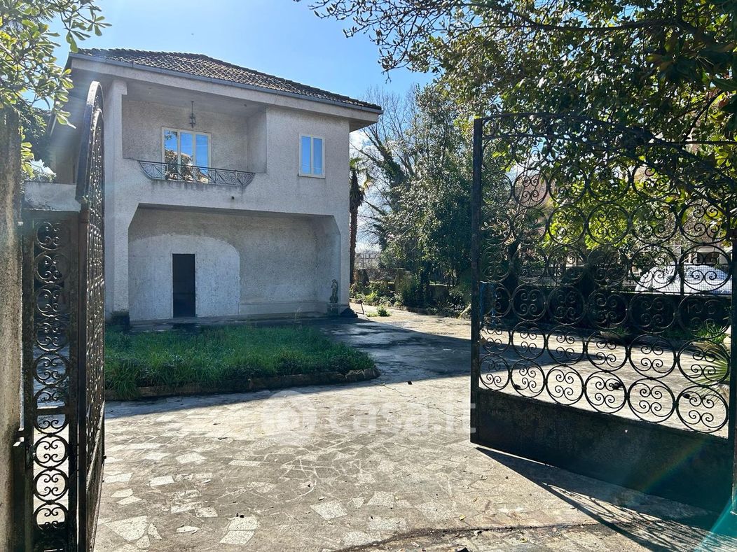 Villa in Vendita in Via Mastruccia 57 a Frosinone