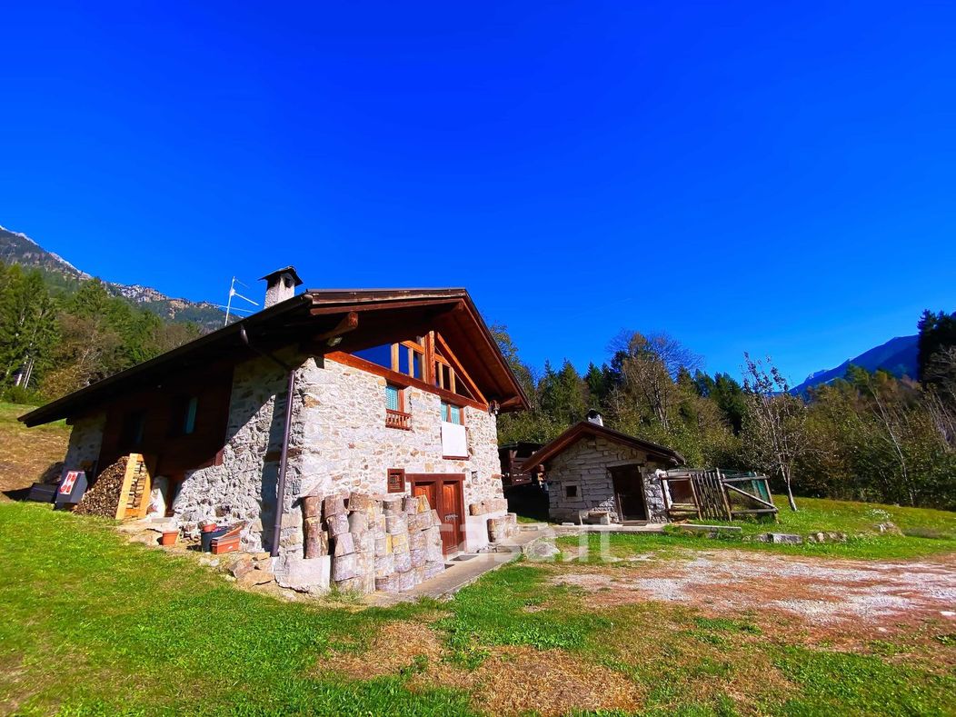 Villa in Vendita in Via Alpe di Grual a Pinzolo