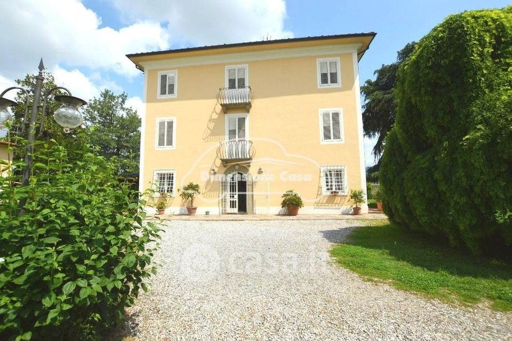 Villa in Vendita in Via per Corte Guidi 60 a Lucca