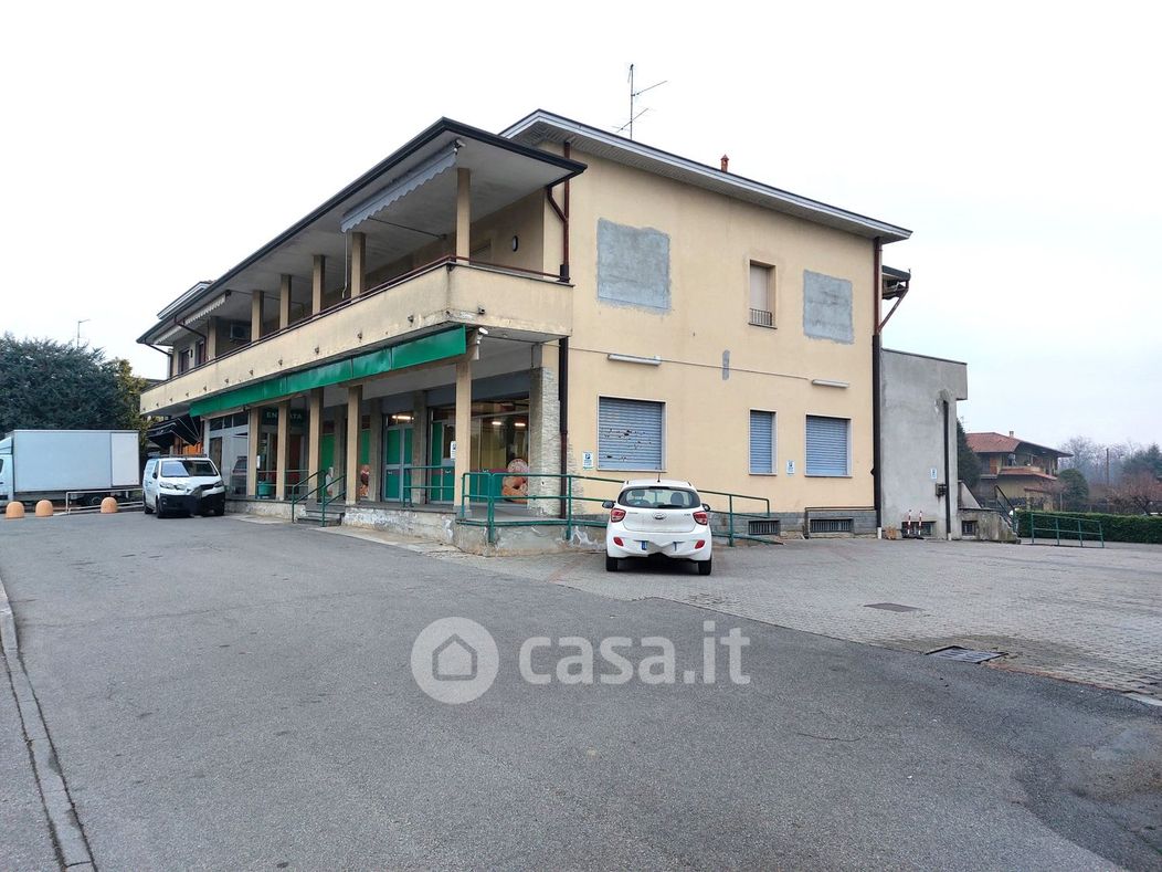 Negozio/Locale commerciale in Vendita in Via A. De Gasperi 45 a Casatenovo