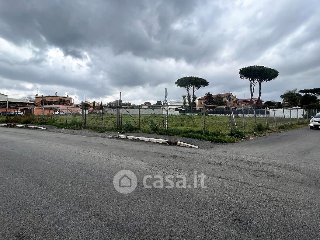Terreno edificabile in Vendita in Via Dobbiaco a Roma