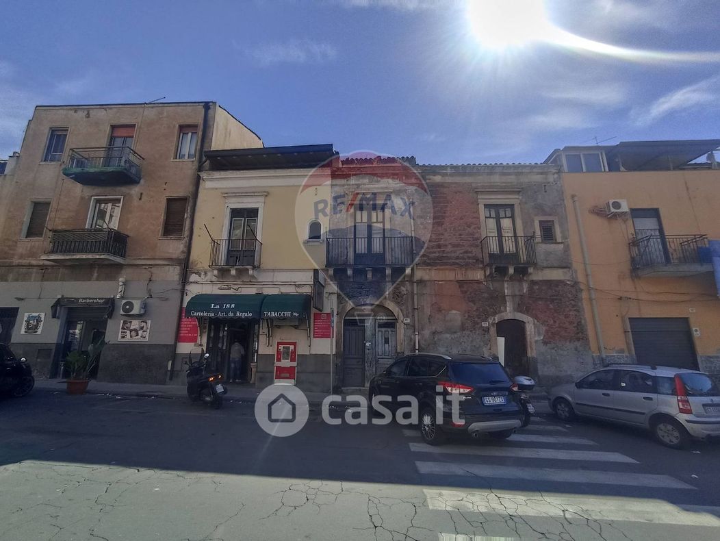Casa indipendente in Vendita in Via Acquicella 127 a Catania