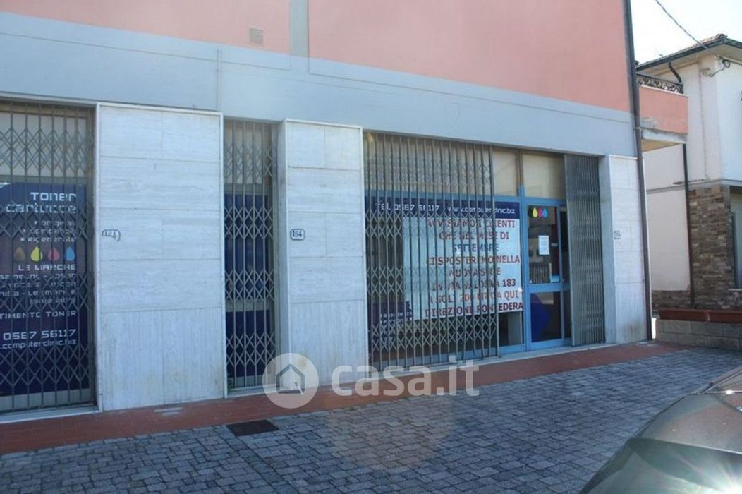 Negozio/Locale commerciale in Vendita in Via Valdera 164 a Ponsacco
