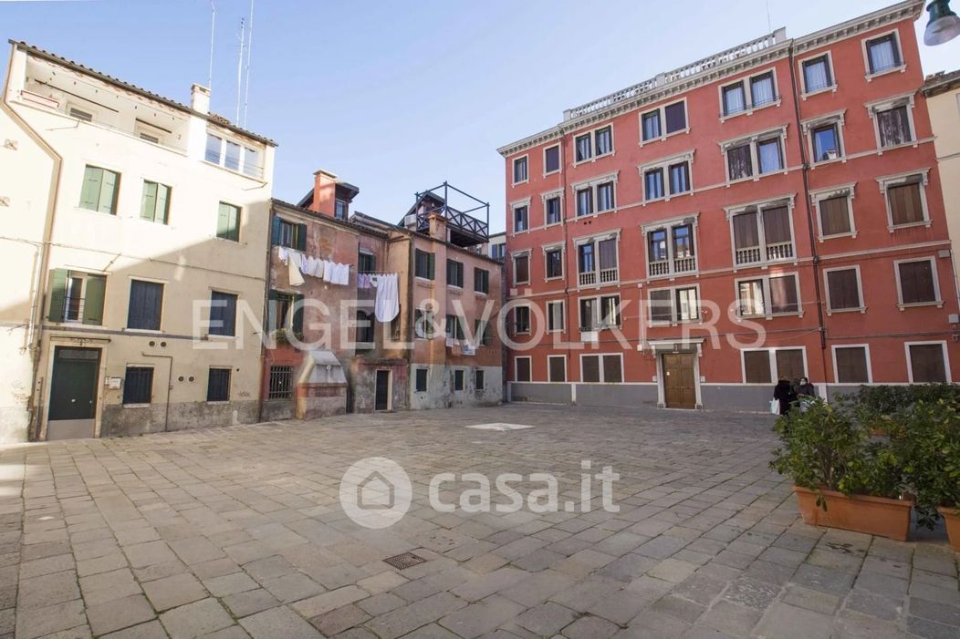 Appartamento in Vendita in Calle Batagia a Venezia
