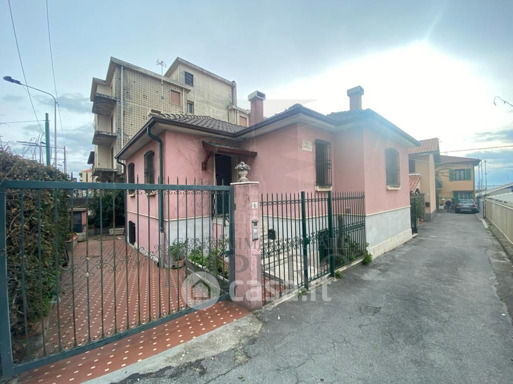 Casa Bi/Trifamiliare in Affitto in Via Arenella 1 a Bordighera