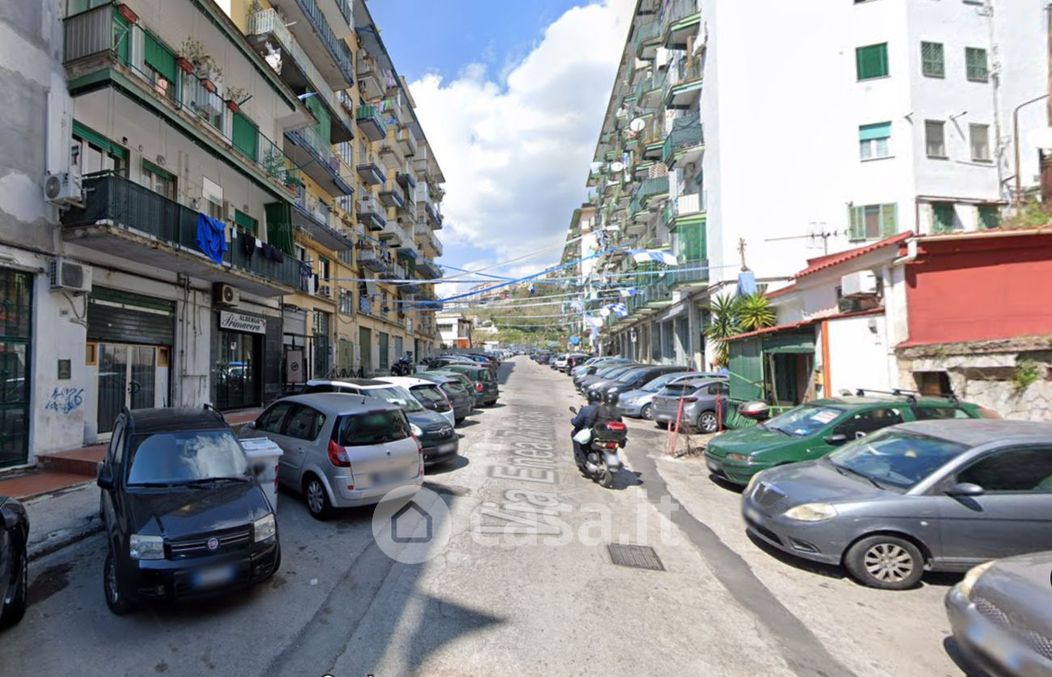 Appartamento in Vendita in Via Enea Zanfagna 33 a Napoli