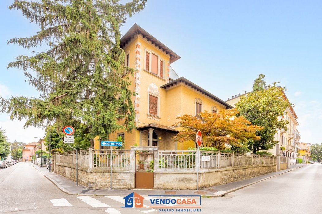 Villa in Vendita in Via George Sand 24 a Milano