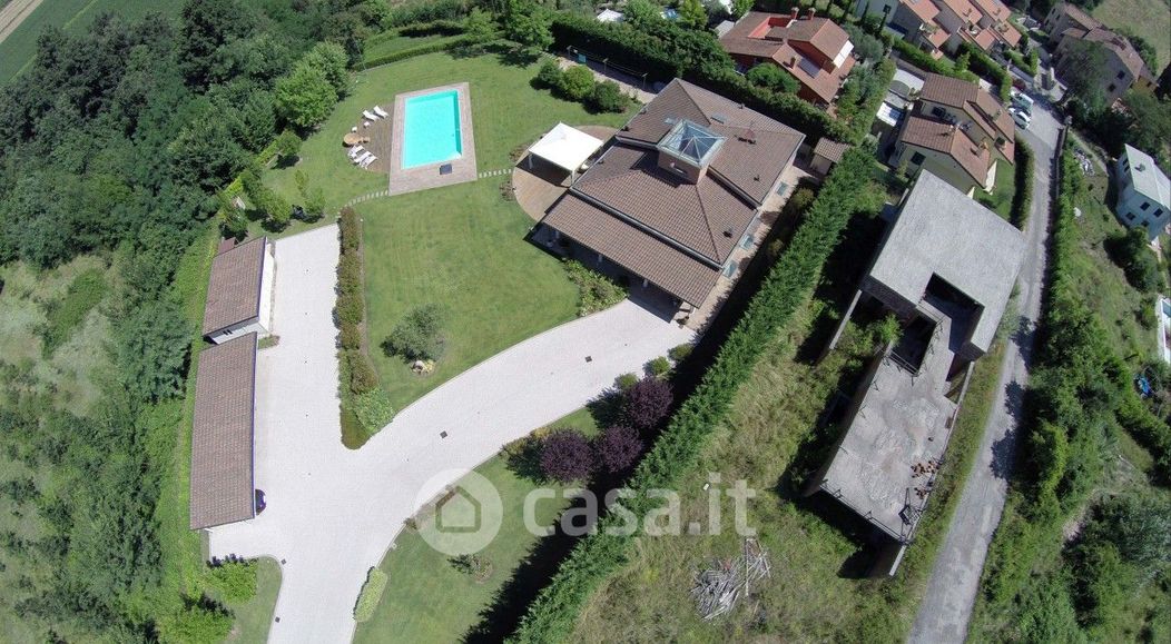 Villa in Vendita in Via Parco della Rimembranza 903 a Lucca