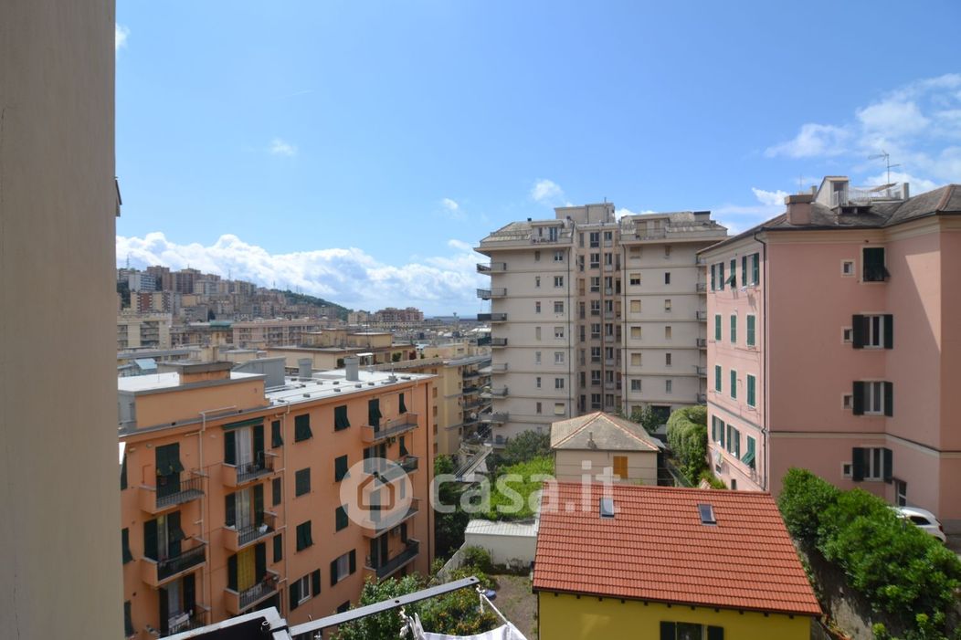 Appartamento in Vendita in Via Giovanni Arrivabene 3 a Genova