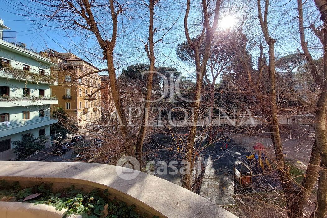 Appartamento in Vendita in Via Bruxelles a Roma