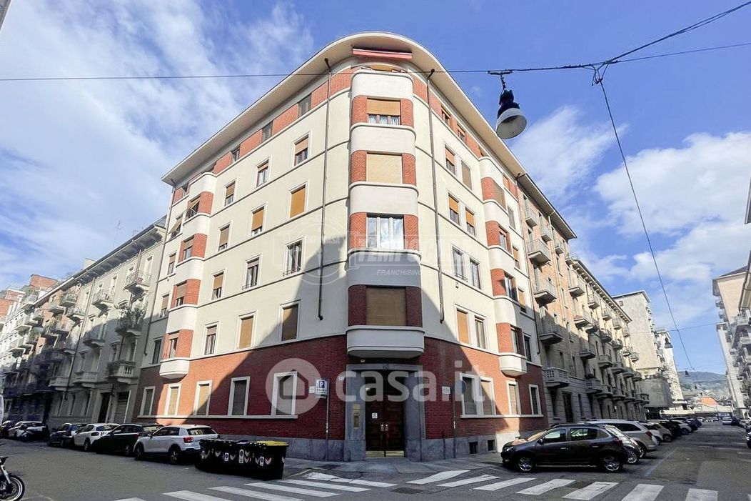 Appartamento in Vendita in Via Massena 93 a Torino