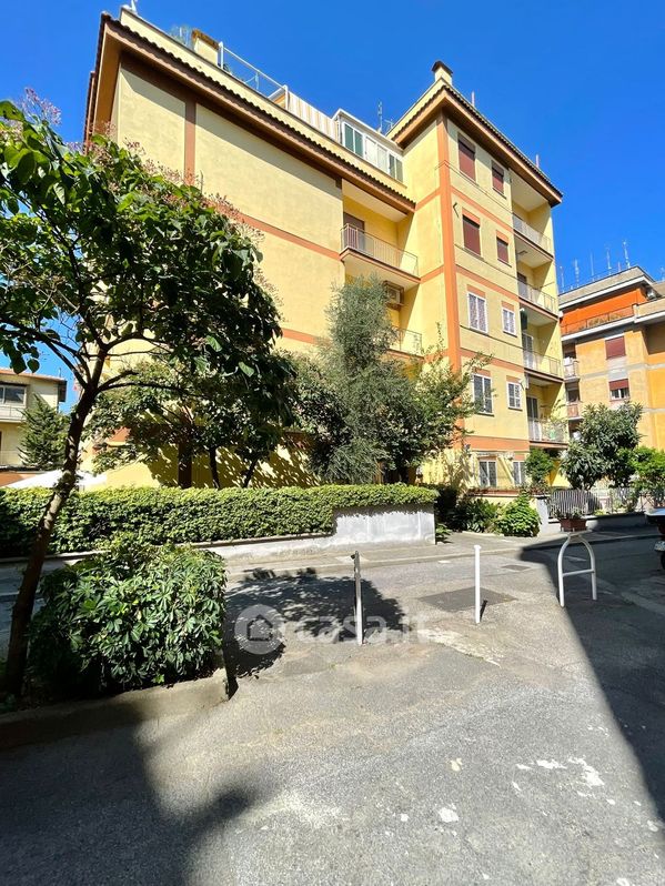 Appartamento in Vendita in Via degli Armenti 59 a Roma
