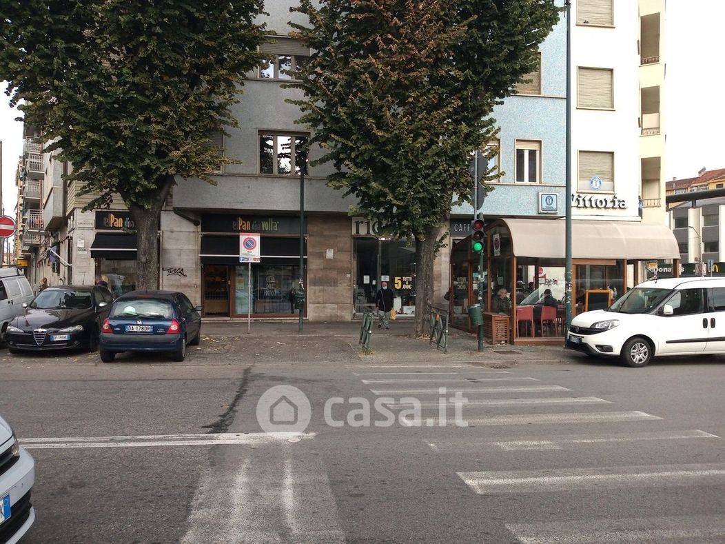 Negozio/Locale commerciale in Affitto in Piazza Santa Rita da Cascia a Torino