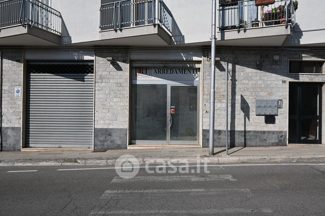 Negozio/Locale commerciale in Vendita in Via Cavour 57 a Alberobello