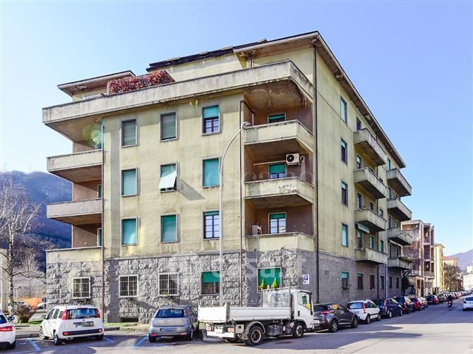Appartamento in Vendita in Via Italia Libera a Como